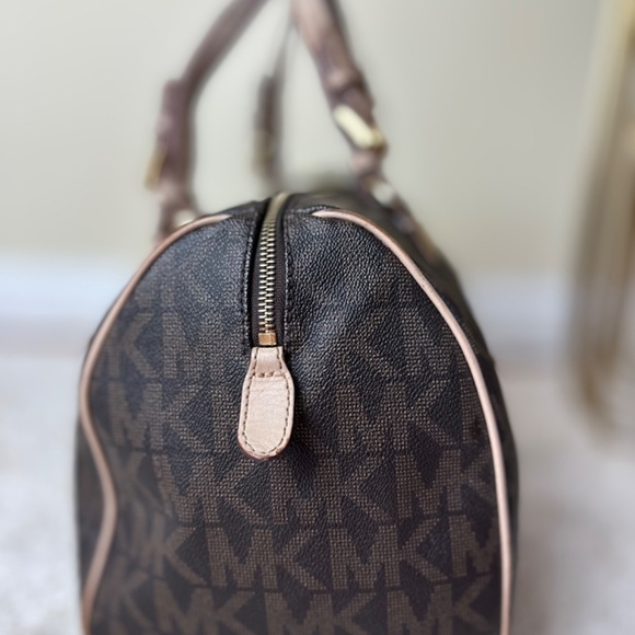 Micheal Kors speedy bag - Picture 5 of 8